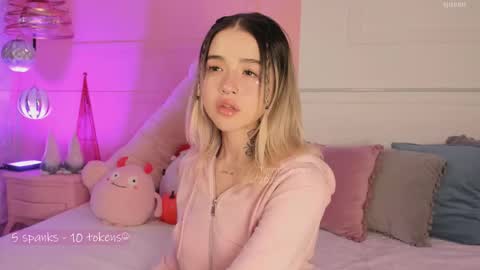 _tammarra_ online show from January 5, 2026, 7:17 pm