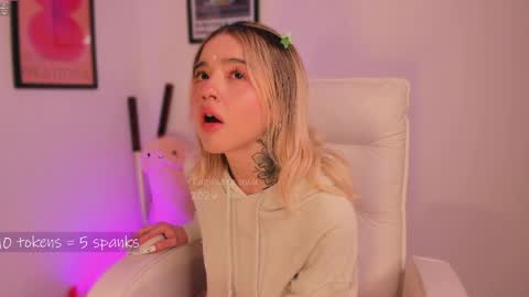 _tammarra_ online show from April 1, 2026, 11:33 am