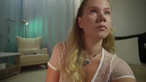 Snapshot of _teasecake_ chatting on October 13, 2025, 1:38 am Annie online show from October 13, 2025, 1:38 am