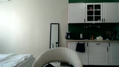 Mia online show from May 30, 2026, 2:36 pm