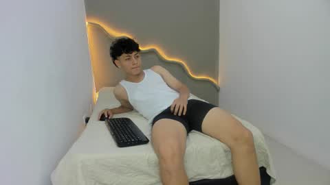 Snapshot of _theoo1 chatting on November 4, 2025, 8:19 pm Theoo online show from November 4, 2025, 8:19 pm