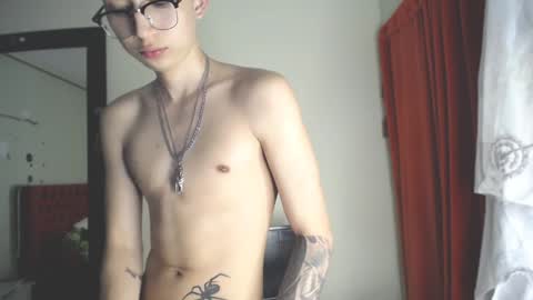 Snapshot of _thomas_hot_ chatting on December 23, 2024, 12:14 am Thomas online show from December 23, 2024, 12:14 am