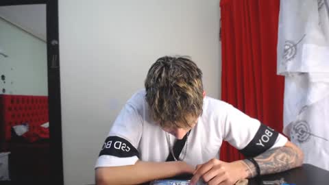 Snapshot of _thomas_hot_ chatting on January 7, 2025, 8:21 pm Thomas online show from January 7, 2025, 8:21 pm
