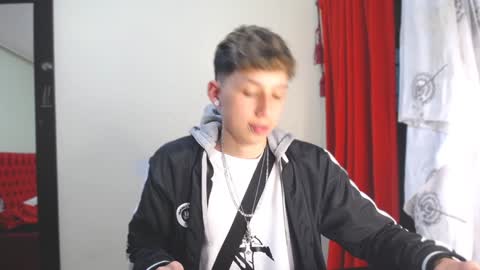 Snapshot of _thomas_hot_ chatting on January 8, 2025, 2:46 am Thomas online show from January 8, 2025, 2:46 am