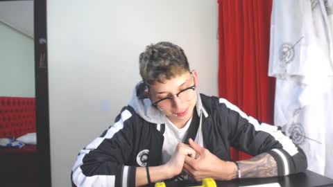 Snapshot of _thomas_hot_ chatting on January 8, 2025, 7:03 pm Thomas online show from January 8, 2025, 7:03 pm
