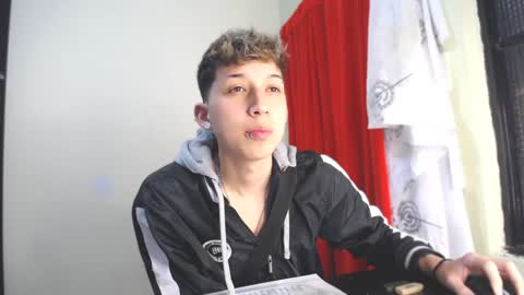 Snapshot of _thomas_hot_ chatting on January 12, 2025, 1:21 am Thomas online show from January 12, 2025, 1:21 am