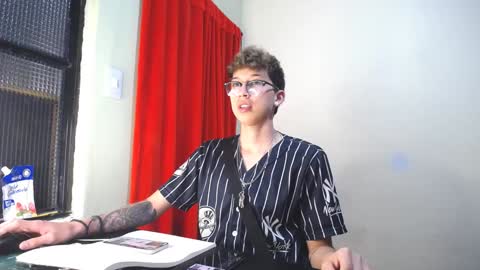 Snapshot of _thomas_hot_ chatting on February 4, 2025, 6:38 pm Thomas online show from February 4, 2025, 6:38 pm