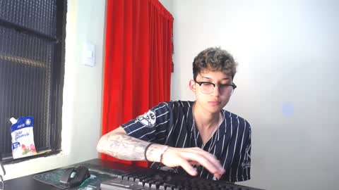 Snapshot of _thomas_hot_ chatting on February 4, 2025, 9:41 pm Thomas online show from February 4, 2025, 9:41 pm