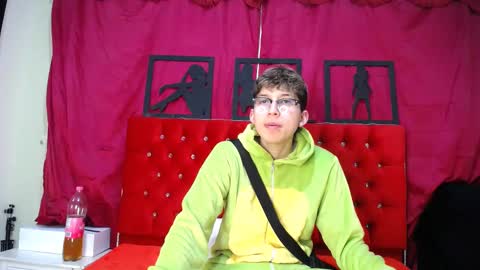 Snapshot of _thomas_hot_ chatting on February 15, 2025, 2:15 am Thomas online show from February 15, 2025, 2:15 am