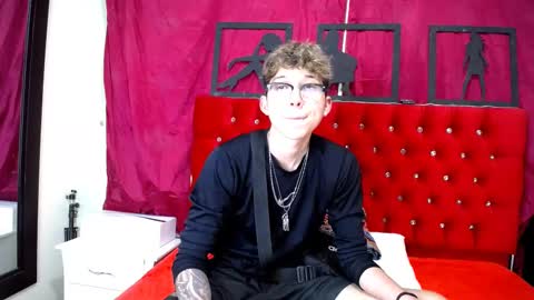 Snapshot of _thomas_hot_ chatting on February 16, 2025, 12:19 am Thomas online show from February 16, 2025, 12:19 am