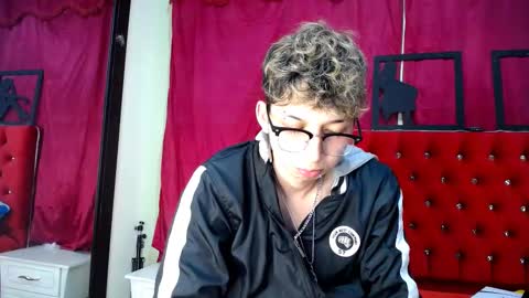 Snapshot of _thomas_hot_ chatting on February 18, 2025, 3:31 am Thomas online show from February 18, 2025, 3:31 am