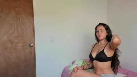 _valentina_69 online show from November 7, 2025, 4:29 pm