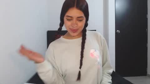 Snapshot of _valentinax_ chatting on February 18, 2026, 11:39 am Vale online show from February 18, 2026, 11:39 am