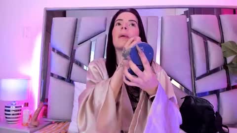 _valeria_saenz_ online show from November 4, 2025, 2:43 am