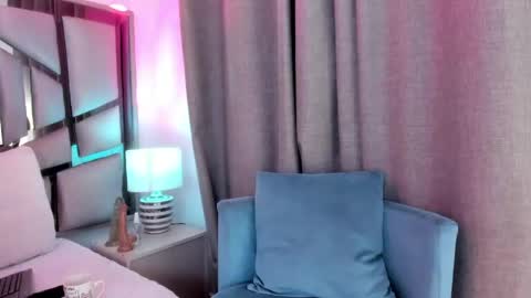 _valeria_saenz_ online show from May 2, 2026, 3:44 am