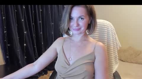 Snapshot of _vallylove chatting on October 8, 2025, 12:19 am _vallylove online show from October 8, 2025, 12:19 am