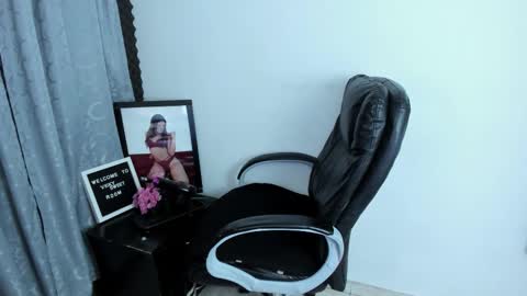 Snapshot of _vicky_sweet chatting on December 4, 2025, 8:28 pm Vicky online show from December 4, 2025, 8:28 pm