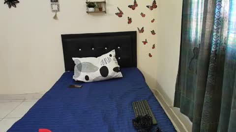 Snapshot of _victoriia_971 chatting on February 18, 2025, 12:17 pm _victoriia_971 online show from February 18, 2025, 12:17 pm
