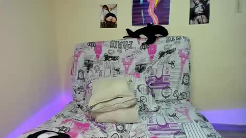 Snapshot of _viollette_ chatting on September 30, 2025, 11:54 pm _viollette_ online show from September 30, 2025, 11:54 pm