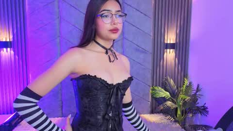   online show from November 26, 2025, 8:10 pm