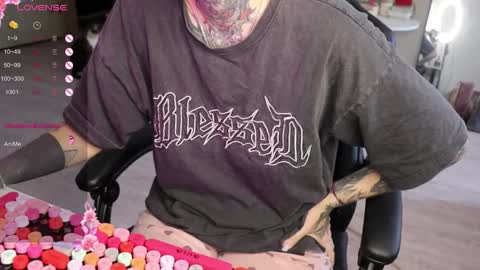 Snapshot of _viv1an_ chatting on November 2, 2025, 7:44 am Alis online show from November 2, 2025, 7:44 am