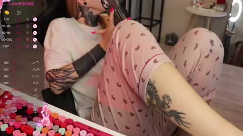 Snapshot of _viv1an_ chatting on November 13, 2025, 7:07 am Alis online show from November 13, 2025, 7:07 am