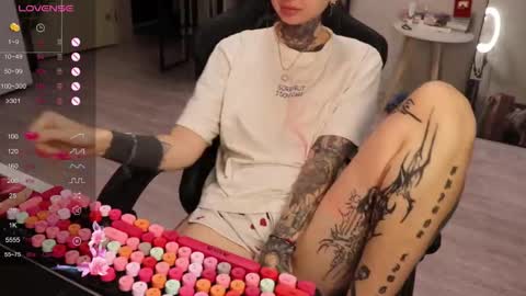 Snapshot of _viv1an_ chatting on November 16, 2025, 9:48 am Alis online show from November 16, 2025, 9:48 am