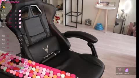 Snapshot of _viv1an_ chatting on November 20, 2025, 8:14 am Alis online show from November 20, 2025, 8:14 am