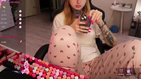 Snapshot of _viv1an_ chatting on November 21, 2025, 9:19 am Alis online show from November 21, 2025, 9:19 am