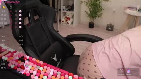 Snapshot of _viv1an_ chatting on November 26, 2025, 10:27 am Alis online show from November 26, 2025, 10:27 am