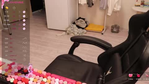 Snapshot of _viv1an_ chatting on January 12, 2026, 9:03 am Alis online show from January 12, 2026, 9:03 am