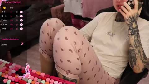 Snapshot of _viv1an_ chatting on February 4, 2026, 7:58 am Alis online show from February 4, 2026, 7:58 am