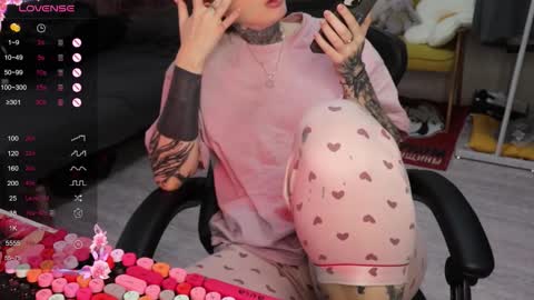 Snapshot of _viv1an_ chatting on February 8, 2026, 7:23 am Alis online show from February 8, 2026, 7:23 am