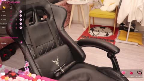 Snapshot of _viv1an_ chatting on February 12, 2026, 8:37 pm Alis online show from February 12, 2026, 8:37 pm