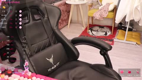 Snapshot of _viv1an_ chatting on February 13, 2026, 8:43 am Alis online show from February 13, 2026, 8:43 am