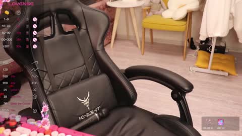 Snapshot of _viv1an_ chatting on February 17, 2026, 7:38 am Alis online show from February 17, 2026, 7:38 am