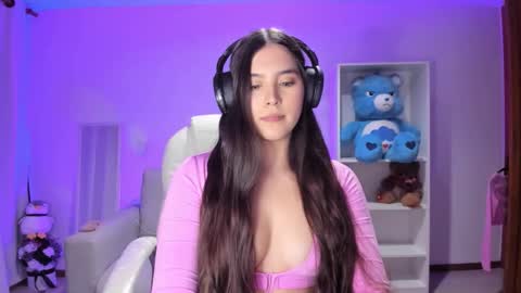 Fernanda  online show from November 6, 2025, 7:31 am