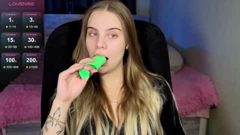 Snapshot of _wednesday_addams_ chatting on October 22, 2025, 11:32 am Vera online show from October 22, 2025, 11:32 am