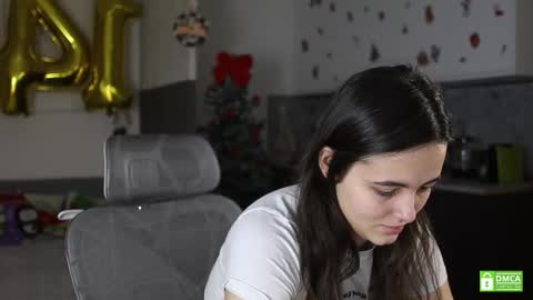 Kristina online show from December 14, 2025, 11:48 am