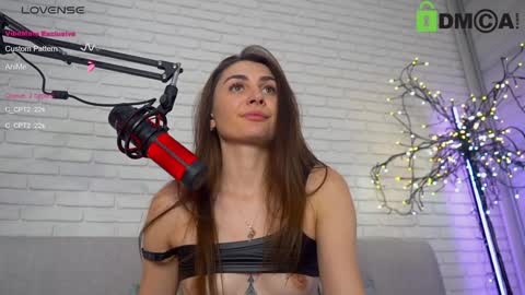 Snapshot of _wild_berry chatting on February 6, 2025, 10:21 pm Lily online show from February 6, 2025, 10:21 pm