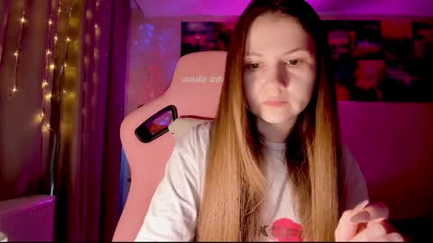 Enni online show from January 19, 2025, 8:18 am