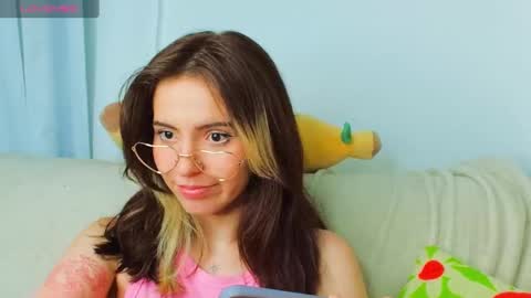 _yourcherrybomb online show from January 23, 2025, 10:32 am