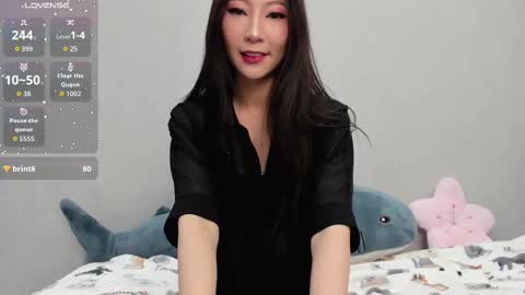 Mia online show from November 9, 2025, 12:53 am