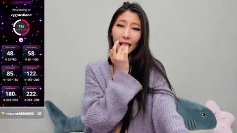 Mia online show from December 4, 2025, 12:42 am