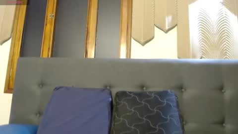 Yuyi online show from October 15, 2025, 10:21 pm