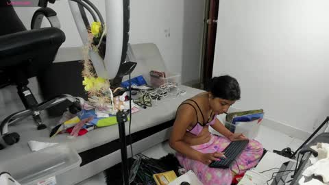 Snapshot of _zara_love19 chatting on January 14, 2025, 7:59 am zara online show from January 14, 2025, 7:59 am