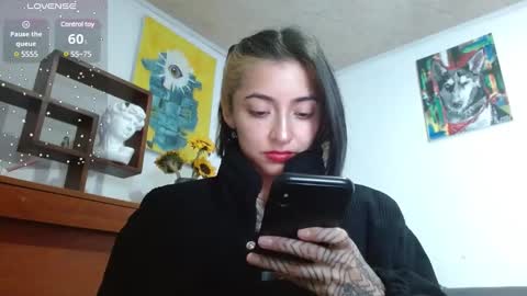 Snapshot of _zoebakers chatting on February 13, 2025, 10:33 pm Zoe online show from February 13, 2025, 10:33 pm