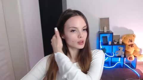 a_ariella_ online show from November 4, 2025, 1:32 pm