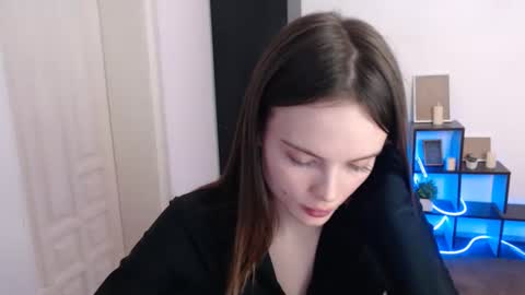 a_ariella_ online show from December 3, 2025, 3:32 pm