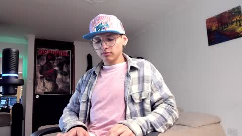 Snapshot of a_lejandro_08 chatting on December 10, 2024, 8:38 pm alejo online show from December 10, 2024, 8:38 pm